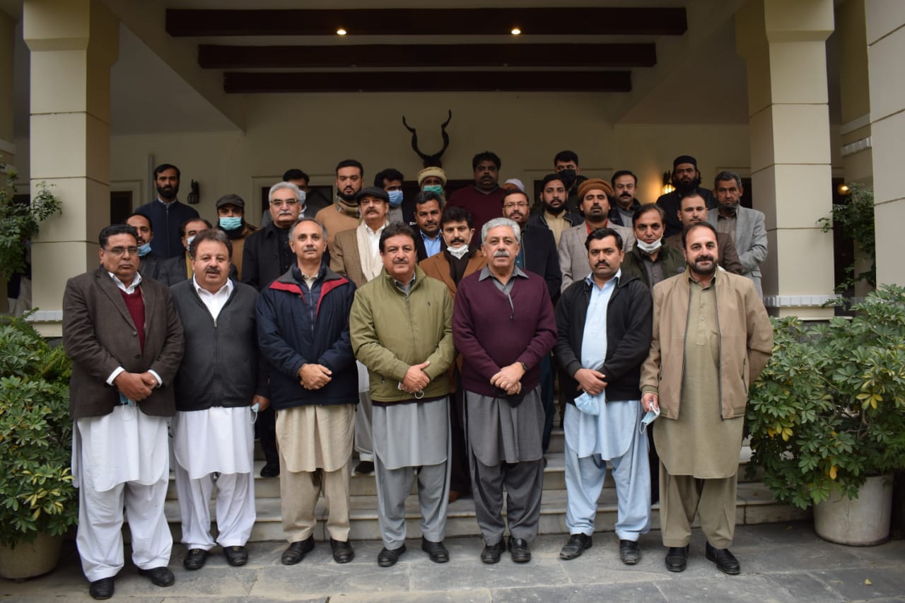 وفاقی وزیرجناب عمرایوب خان کی زیرصدارت حطار روڑ کی جلد تکمیل کے حوالے سے اہم میٹنگ کا انعقاد