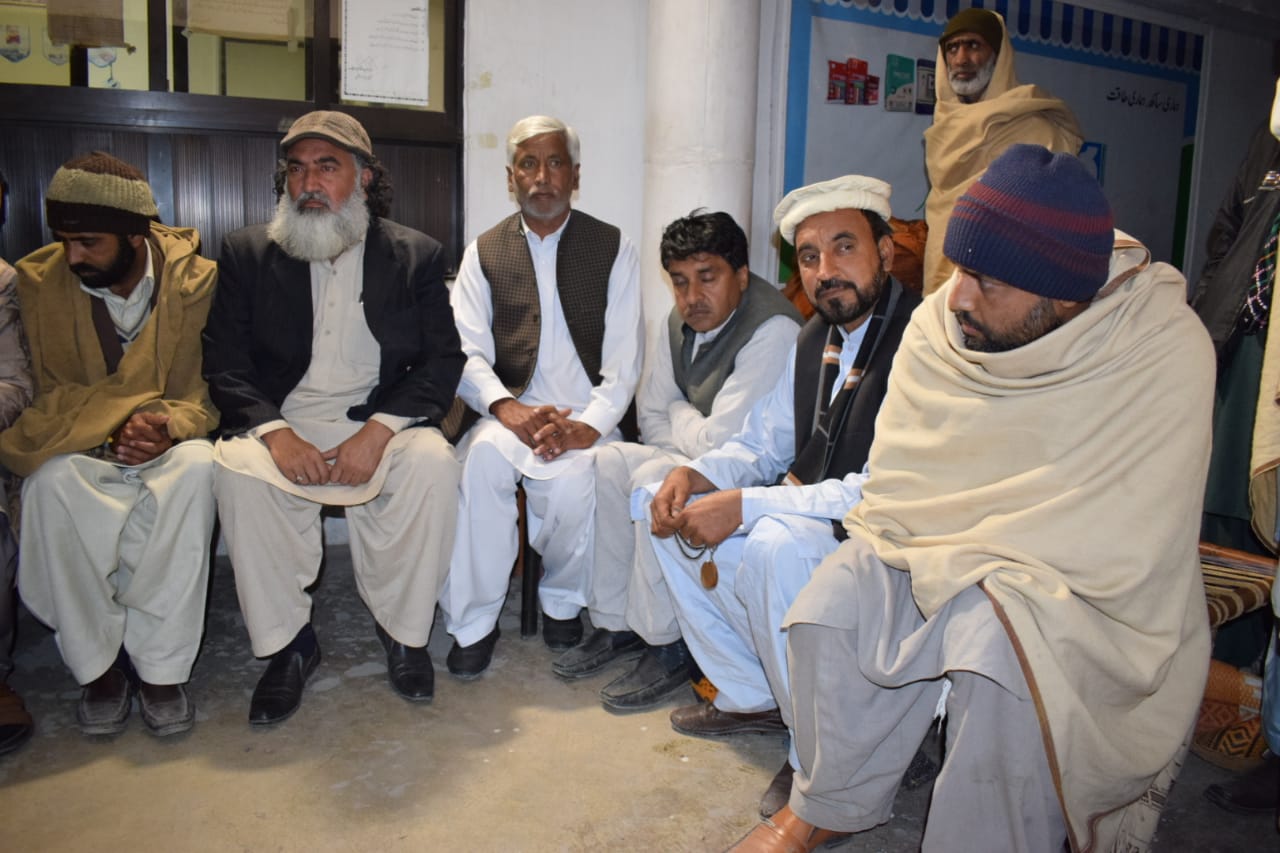 وفاقی وزیرجناب عمرایوب خان کی جانب سے مکمل تعاون اور قانونی معاونت کی یقین دہانی پر حطار نجی سیمنٹ فیکٹری کے برطرف ملازمین نے بھوک ہڑتالی کیمپ ختم کردیا