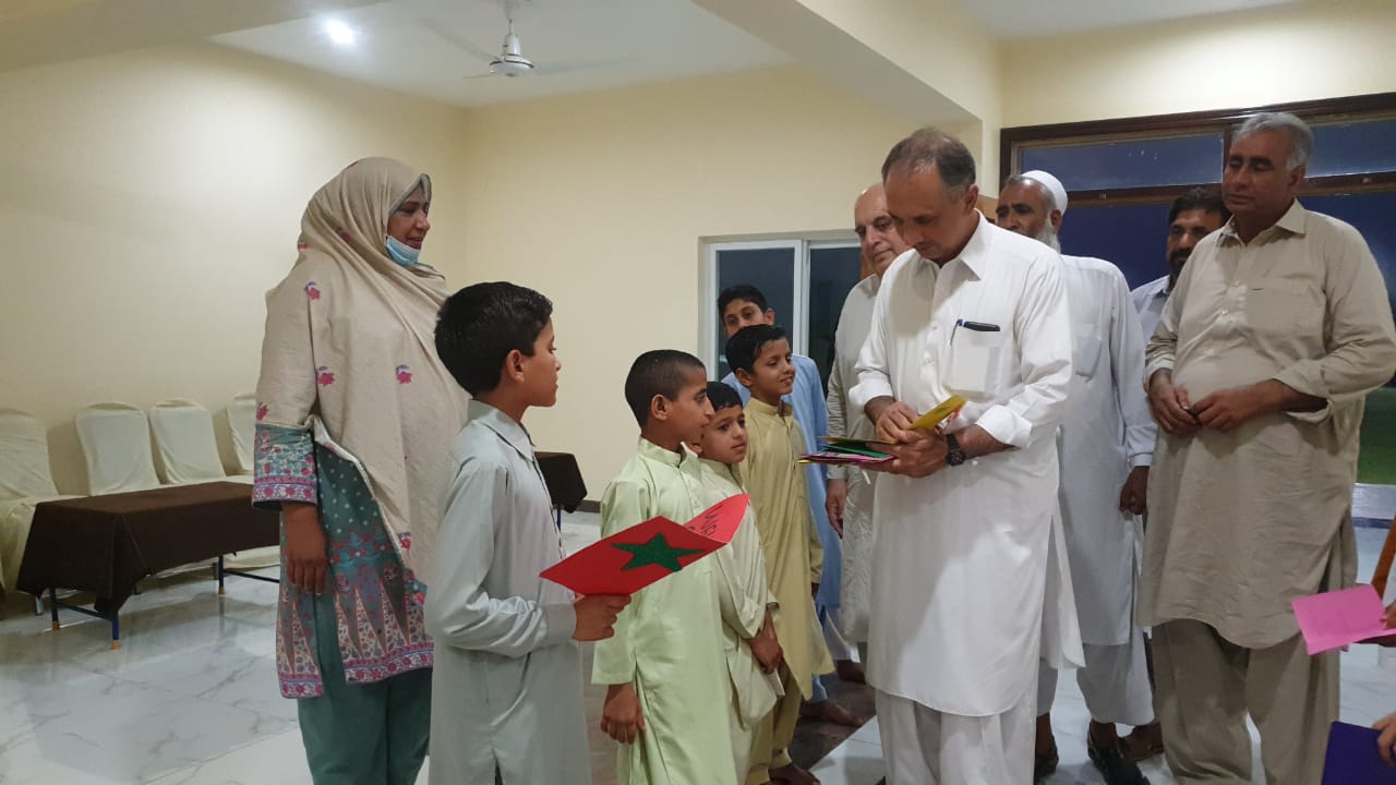 وفاقی وزیربرائے اقتصادی امور جناب عمرایوب خان نے خبیب کالج پنیاں ہری پور کا سرپرائز وزٹ کرکے بچوں کے حوالے سےانتظامی امور کا جائزہ لیا