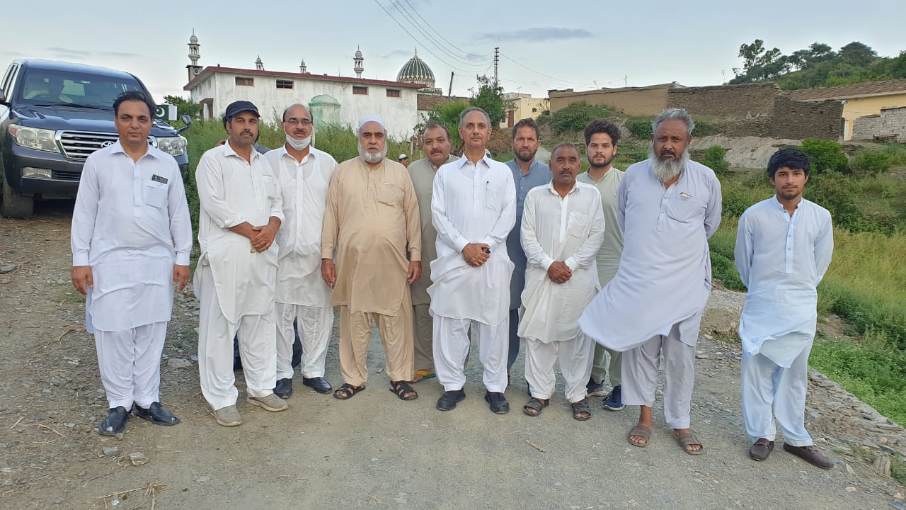 مقامی لوگوں سے ملاقات کی۔اہل علاقہ نے بجلی مسائل کے خاتمے دیرپا بہتری کے لیے کیے گئے عملی اقدام پر وفاقی وزیرجناب عمرایوب خان کو زبردست الفاظ میں خراج تحسین پیش کیا