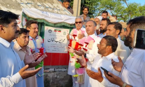 عمر ایوب خان نے نادرآباد ڈنگی میں 1 کروڑ 30 لاکھ روپے کی خطیر فنڈنگ سےسوئی گیس فراہمی منصوبے کا افتتاح کردیا