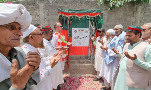 عمر ایوب خان نے 4 کروڑ 35 لاکھ روپے کی فنڈنگ سے گاوں مکھن میں سوئی گیس فراہمی منصوبے کا افتتاح کردیا
